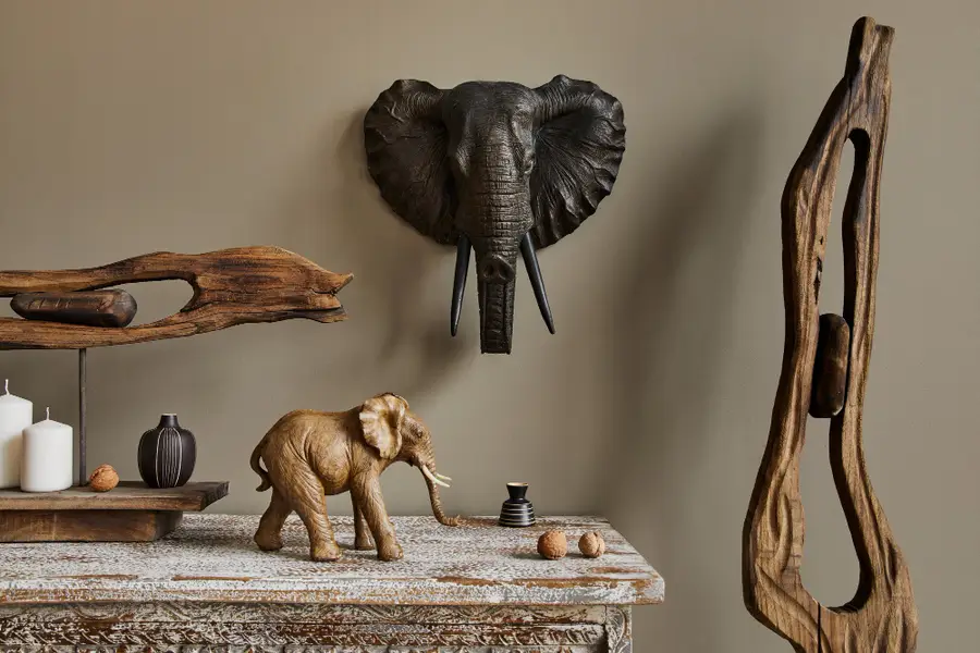 Vide-poche en bois brut fabriqué à la main sur établi